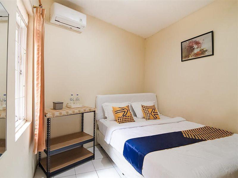 Kost Carmelia Syariah Baranangsiang Bogor Hotel Exterior photo