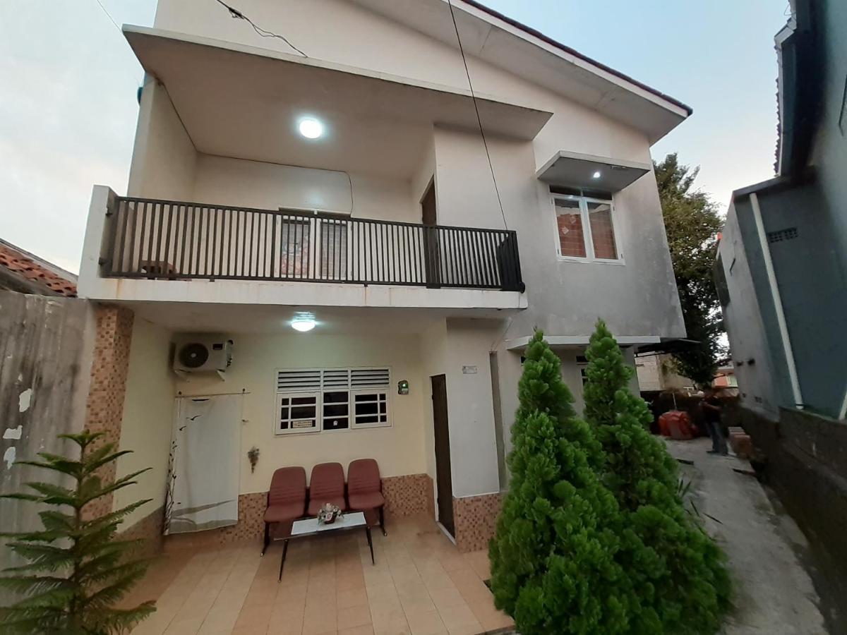 Kost Carmelia Syariah Baranangsiang Bogor Hotel Exterior photo